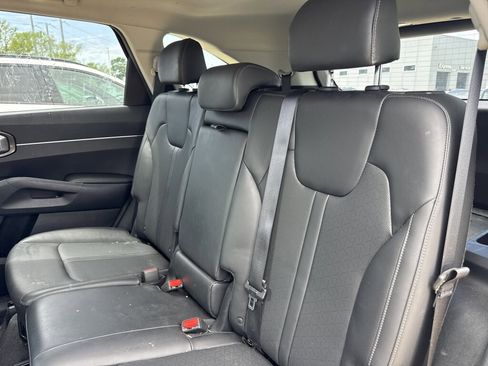 Used 2023 Kia Sorento S w/ Panoramic Sunroof Package FWD image 22