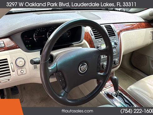 Used 2007 Cadillac DTS w/ Trunk Convenience Package image 30