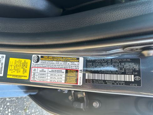 Used 2020 Toyota Avalon XLE w/ All Weather Liner Package FWD image 33