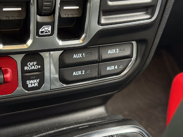 Used 2025 Jeep Gladiator Rubicon AWD/4WD image 29