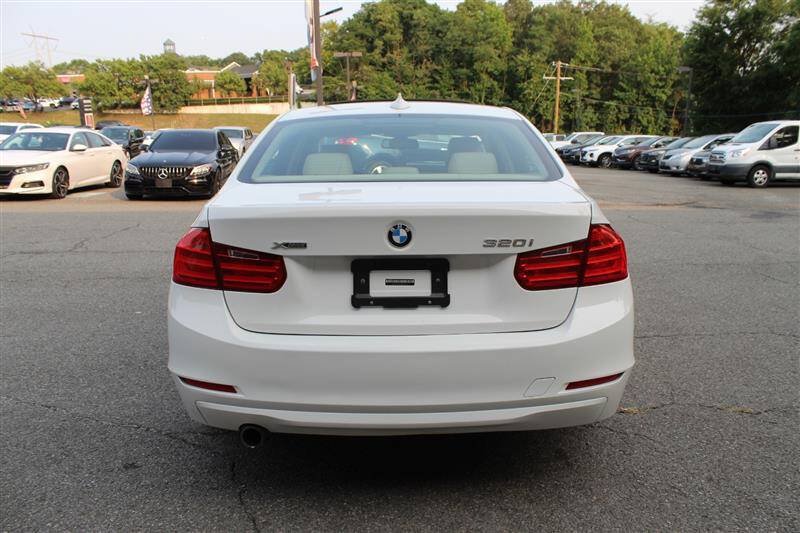Used 2014 BMW 320i xDrive Sedan AWD/4WD image 4