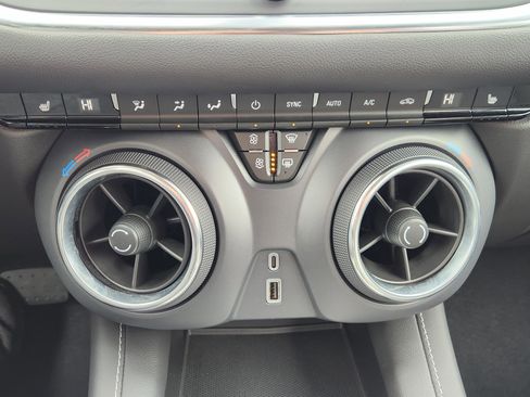 Used 2025 Chevrolet Blazer LT image 18