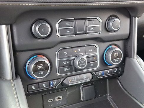 Used 2023 Chevrolet Suburban Premier RWD image 23