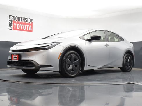 Used 2025 Toyota Prius LE image 30