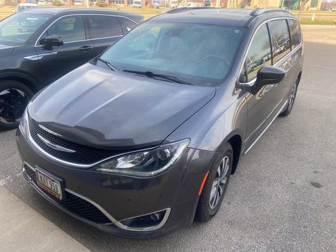 Used 2020 Chrysler Pacifica Touring-L Plus w/ Advanced Safetytec Group image 2