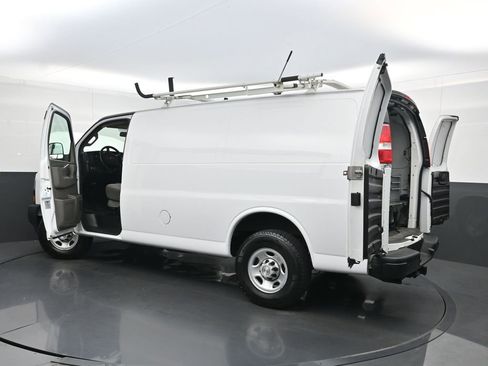 Used 2022 Chevrolet Express 2500 w/ Driver Convenience Package RWD image 32