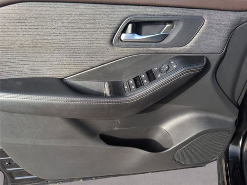 Used 2023 Nissan Rogue SV image 15