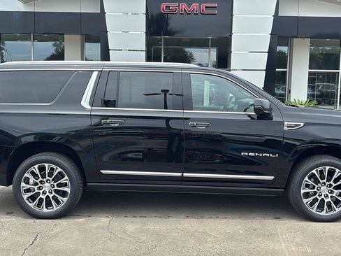 New 2026 GMC Yukon XL Denali w/ Denali Reserve Package RWD image 8