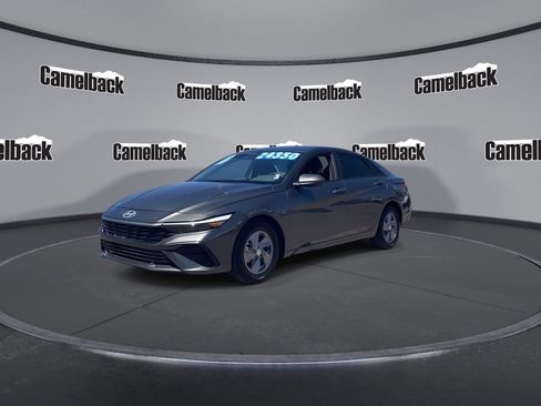 Certified 2025 Hyundai Elantra SE FWD image 3