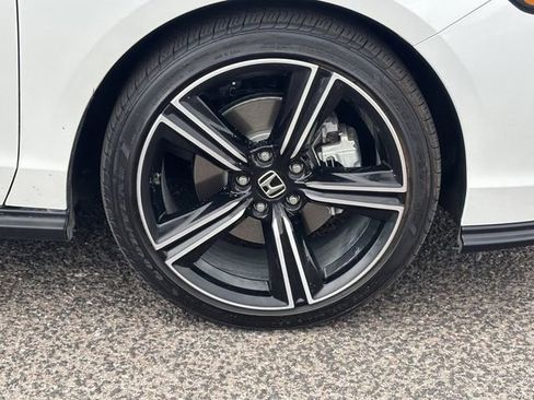 Used 2025 Honda Accord Sport image 9