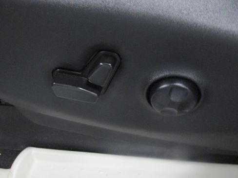 Used 2023 Chrysler Pacifica Touring-L FWD image 29