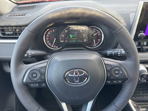Used 2025 Toyota RAV4 XLE w/ Convenience Package AWD/4WD image 17