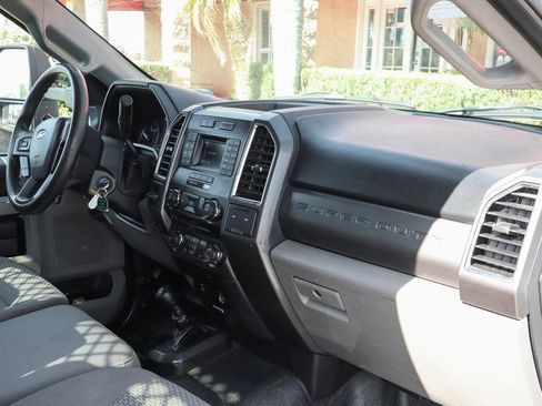 Used 2017 Ford F550 4x4 Regular Cab Super Duty image 41