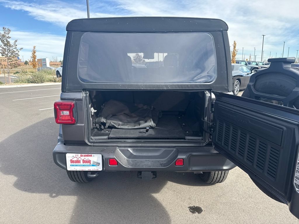 Used 2024 Jeep Wrangler Unlimited Sahara AWD/4WD image 28