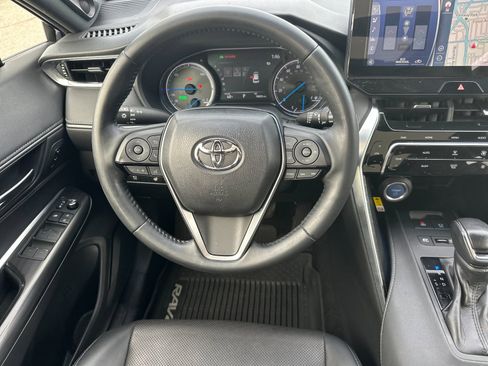 Used 2021 Toyota Venza Limited image 14