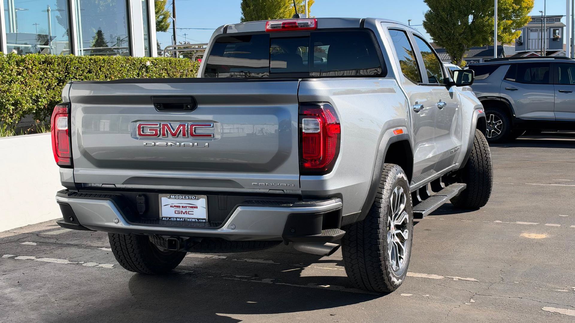 Used 2024 GMC Canyon Denali AWD/4WD image 5