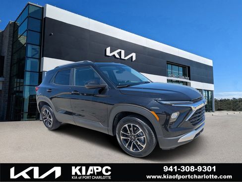 Used 2025 Chevrolet TrailBlazer LT AWD/4WD image 1