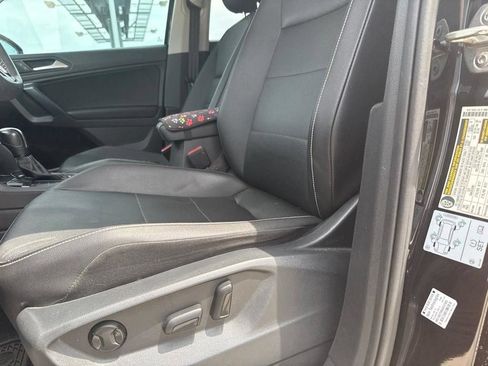 Used 2021 Volkswagen Tiguan SE w/ Panoramic Sunroof Package FWD image 7