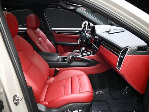 Used 2021 Porsche Cayenne S image 64