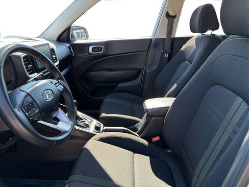 Used 2023 Hyundai Venue SEL image 10