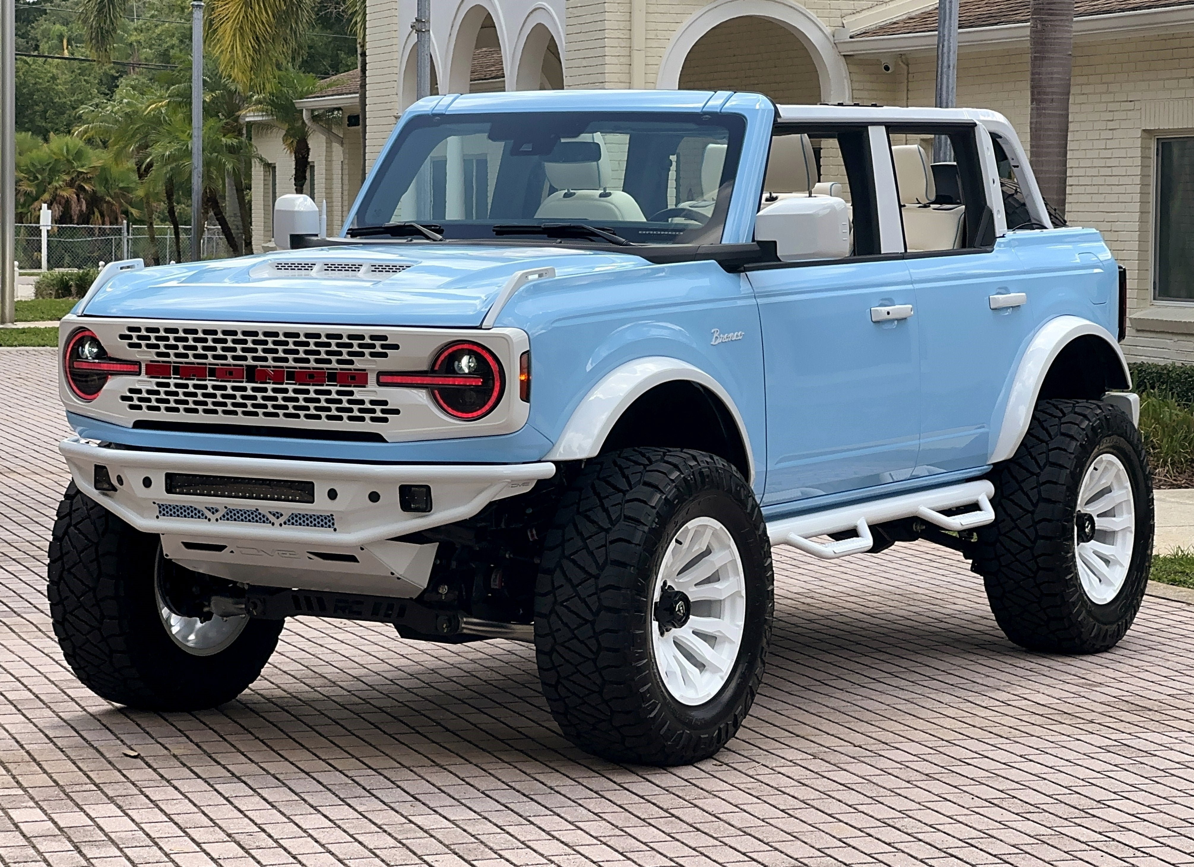 Used 2025 Ford Bronco Outer Banks AWD/4WD image 2