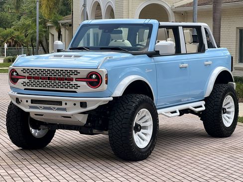 Used 2025 Ford Bronco Outer Banks AWD/4WD image 2