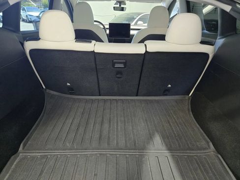 Used 2021 Tesla Model Y Long Range image 10