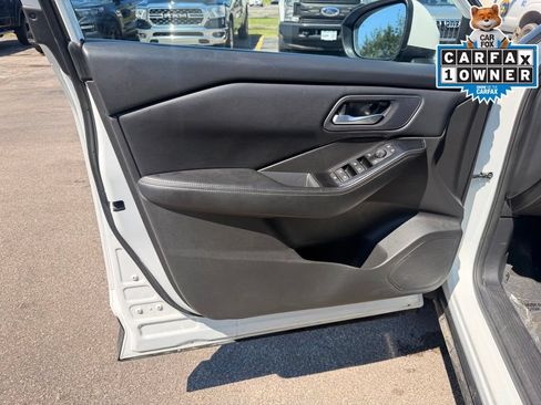 Used 2024 Nissan Rogue SV FWD image 27