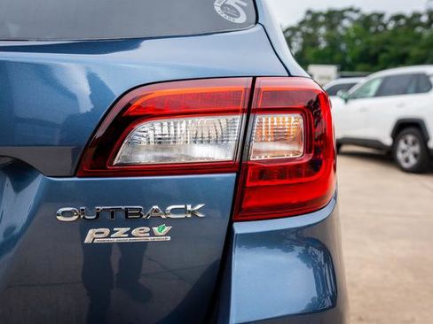 Used 2016 Subaru Outback 2.5i Limited AWD/4WD image 17