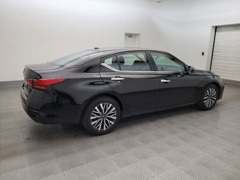 Used 2025 Nissan Altima 2.5 SV FWD image 10
