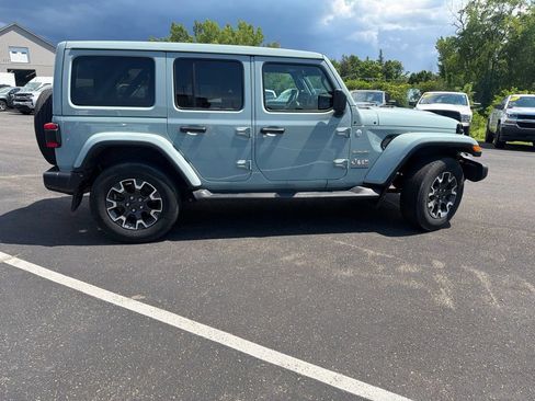 Used 2024 Jeep Wrangler Unlimited Sahara w/ Technology Group AWD/4WD image 8