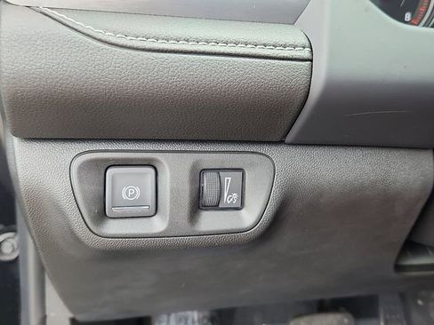 Used 2023 GMC Acadia SLE w/ Driver Convenience Package FWD image 25