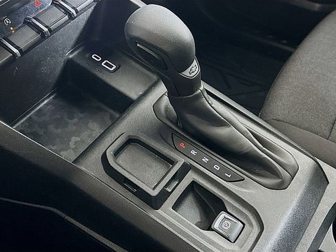 Used 2024 Chevrolet Colorado W/T image 17