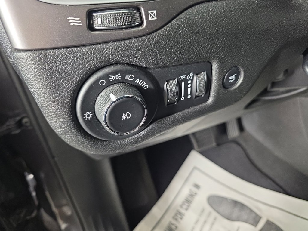 Used 2019 Jeep Cherokee Limited AWD/4WD image 13
