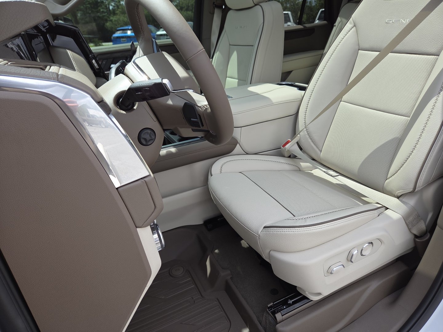 New 2026 GMC Yukon Denali w/ Sun & Power Step Package AWD/4WD image 29