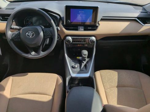 Used 2025 Toyota RAV4 XLE AWD/4WD image 33