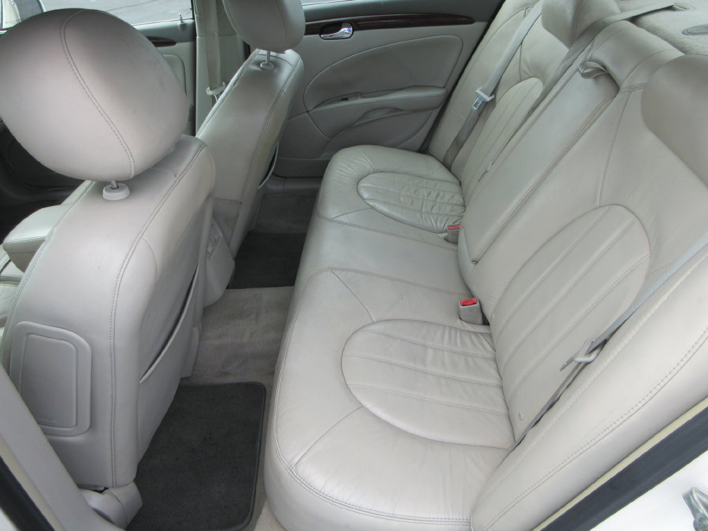 Used 2011 Buick Lucerne CXL w/ Driver Confidence Package FWD image 13