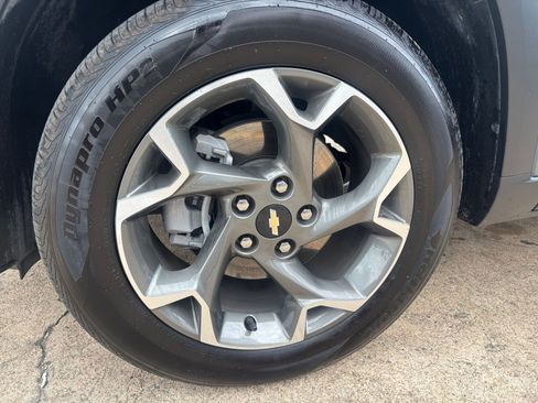Used 2025 Chevrolet Trax LT FWD image 29