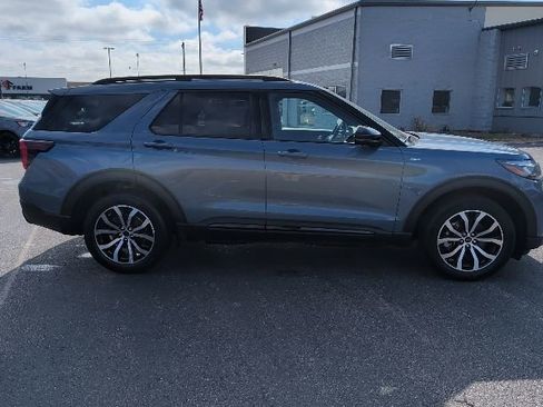 Certified 2025 Ford Explorer ST-Line AWD/4WD image 8
