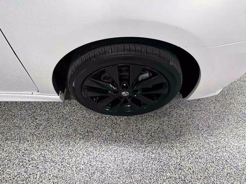 Used 2017 Nissan Sentra SR w/ SR Midnight Edition FWD image 39