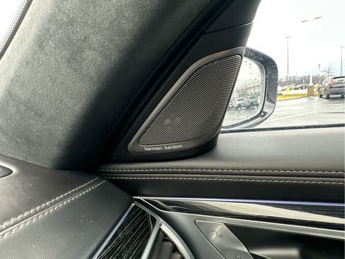 Used 2022 BMW 750i xDrive image 44