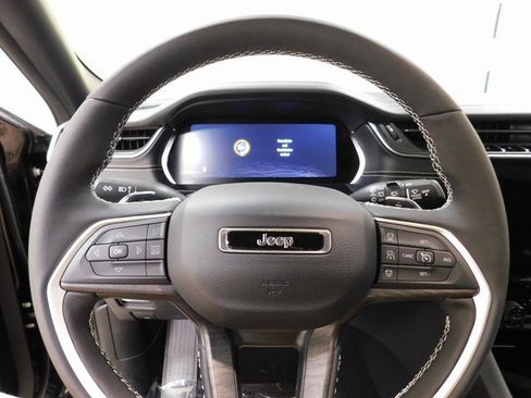 New 2025 Jeep Grand Cherokee Limited w/ Black Appearance Package image 6