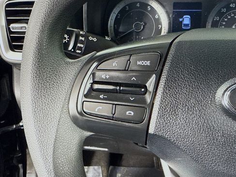 Used 2022 Hyundai Venue SE image 14