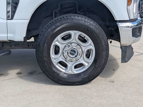 Used 2025 Ford F250 XLT w/ FX4 Off-Road Package AWD/4WD image 11