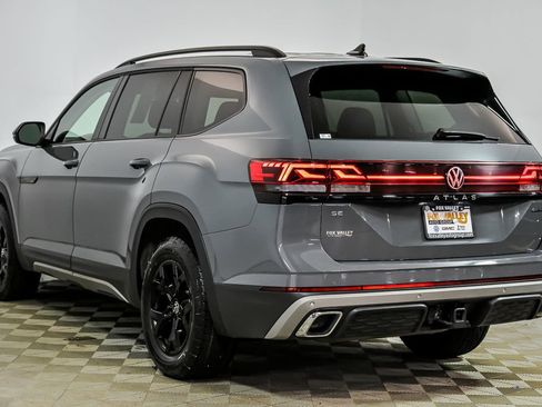 Used 2025 Volkswagen Atlas Peak Edition SE image 6