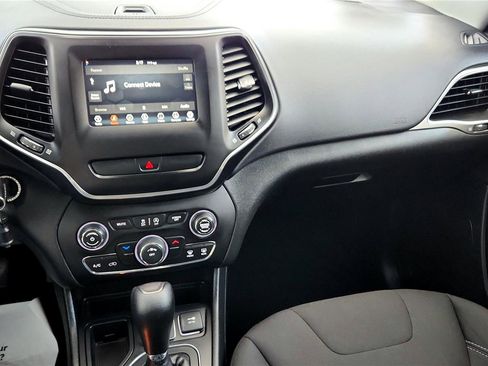 Used 2019 Jeep Cherokee Latitude w/ Popular Appearance Group image 29