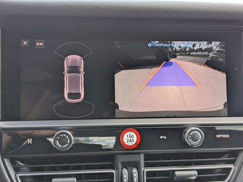 New 2026 Porsche Macan image 19