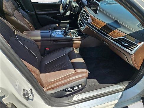 Used 2018 BMW 740i RWD image 20