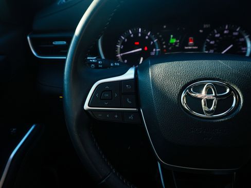 Used 2022 Toyota Highlander XSE image 19