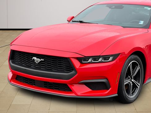 Used 2025 Ford Mustang Coupe RWD image 27